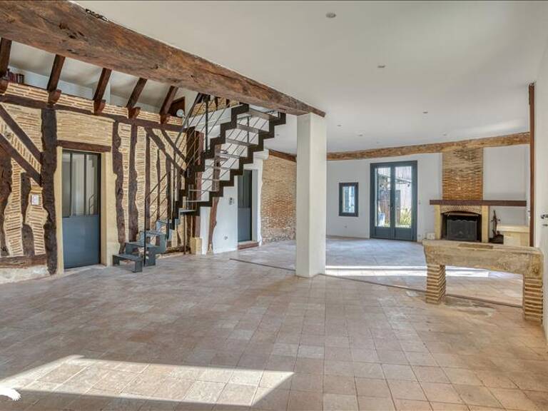 Maison en pierre de 6 pièces principales — photo 1