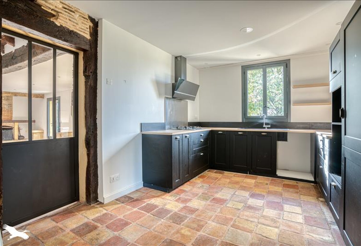 Maison en pierre de 6 pièces principales — photo 1