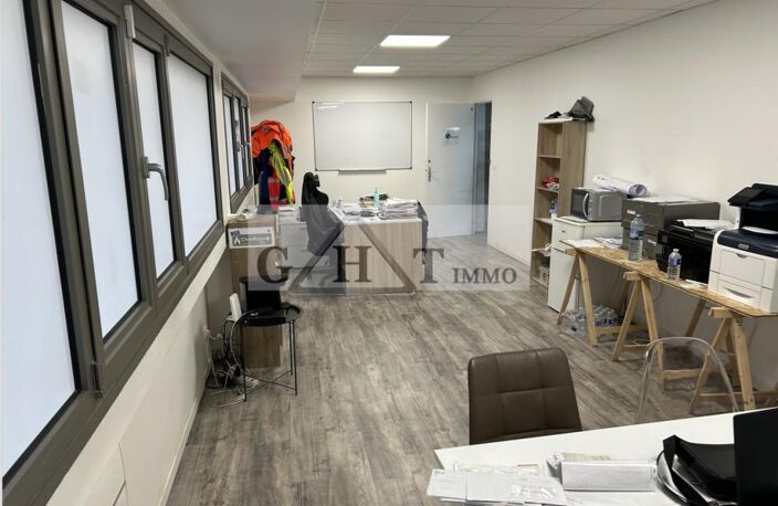 Entrepôt bureaux a la location  a Gennevilliers — photo 2