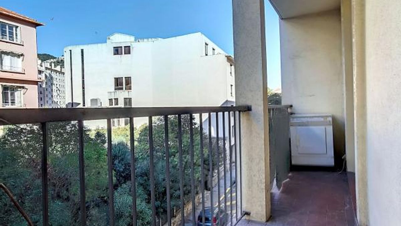 appartement 2 pièces 52 m2 à vendre à Toulon (83000)