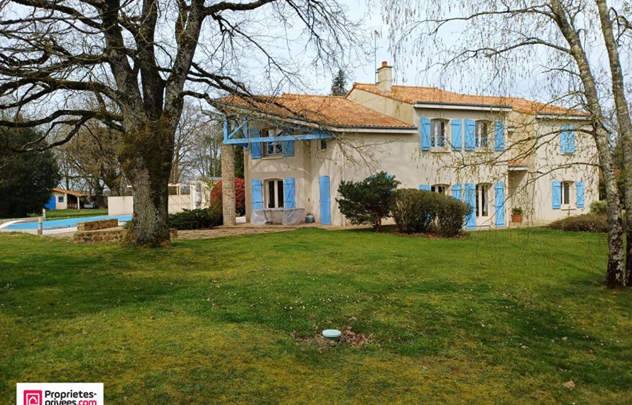 maison 10 pièces 270 m2 à vendre à Parthenay (79200)