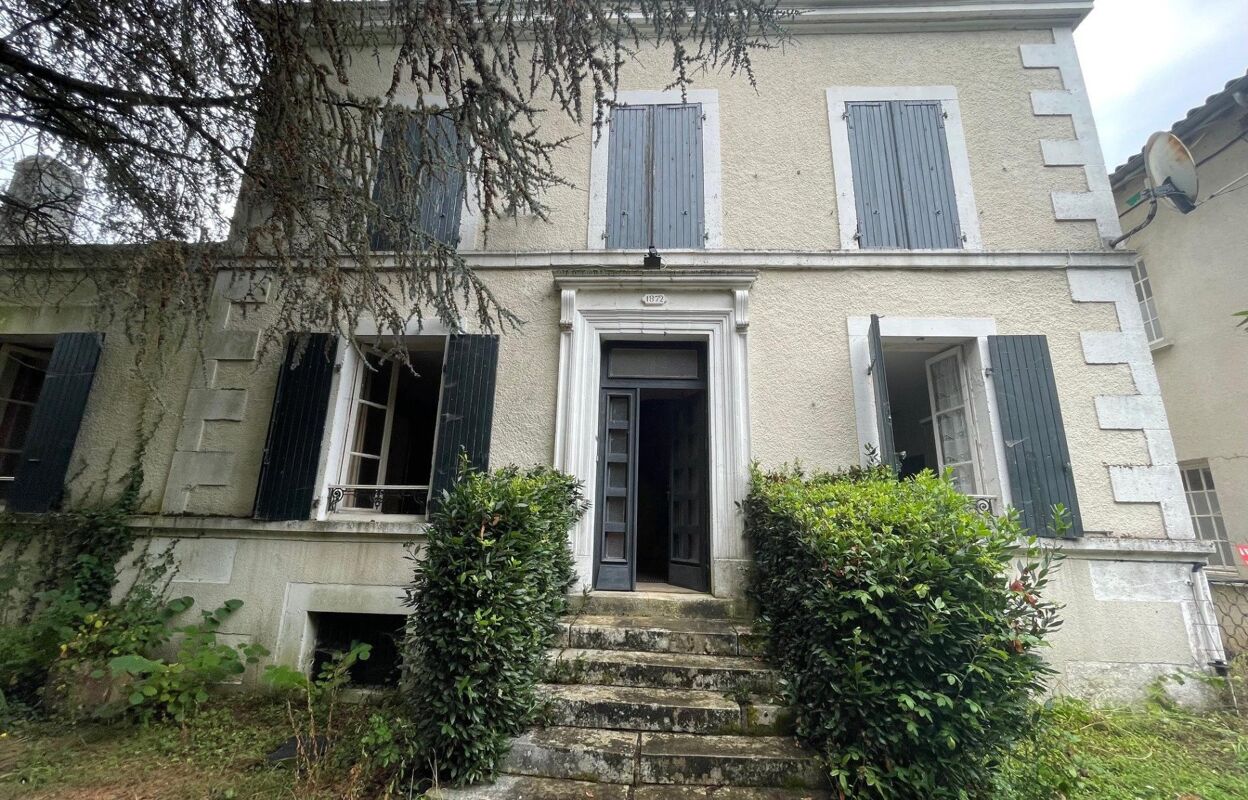 maison 7 pièces 157 m2 à vendre à Javerlhac-Et-la-Chapelle-Saint-Robert (24300)