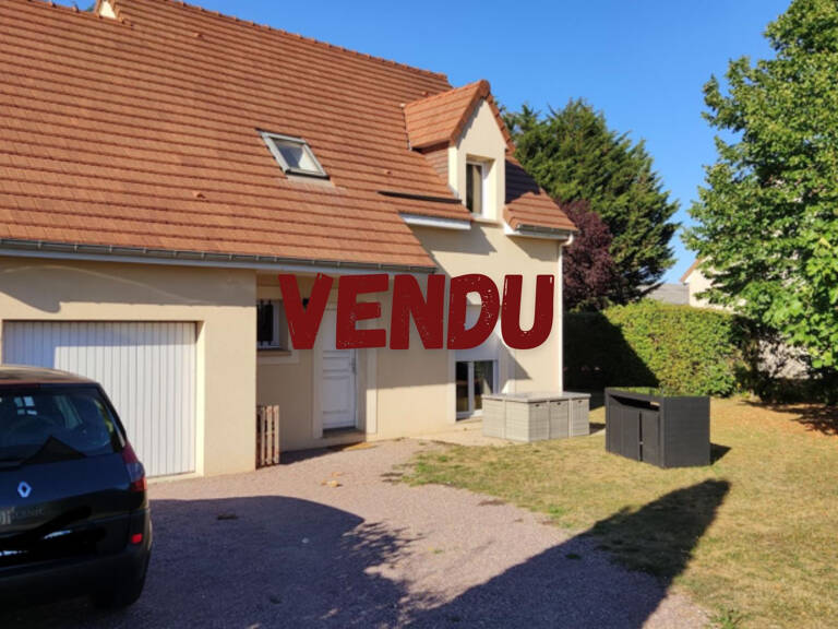MAISON A VENDRE A Soliers maison 6 pièces 4 chambres — photo 1