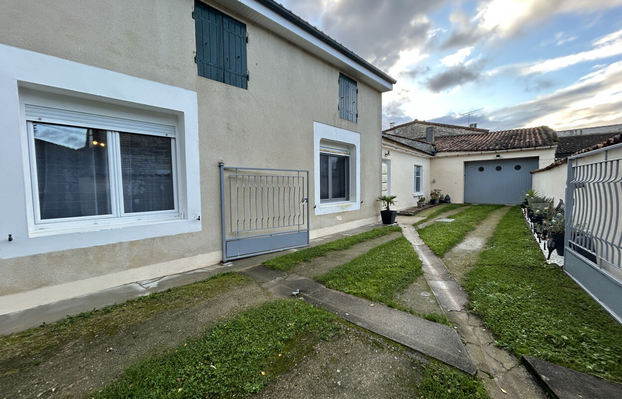 maison 4 pièces 93 m2 à vendre à Sigogne (16200)