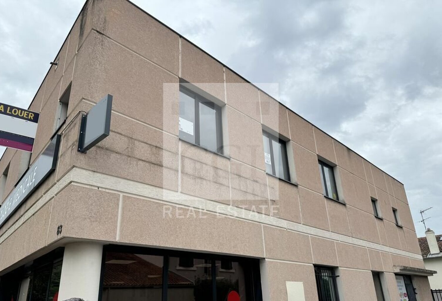 BUREAUX à LOUER — photo 1