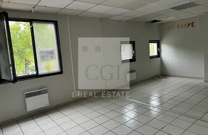 BUREAUX à LOUER — photo 2