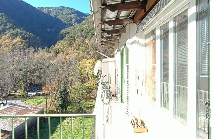 Appartement 4 pièces avec balcon en 1er étage GUILLAUMES (06) — photo 2