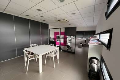 Bureau 2 pièces 928 €