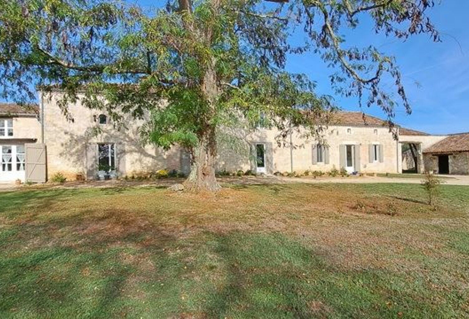 Maison en pierre de 10 pièces principales — photo 1