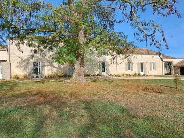 Maison en pierre de 10 pièces principales — photo du bien