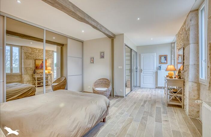 Maison en pierre de 10 pièces principales — photo 2