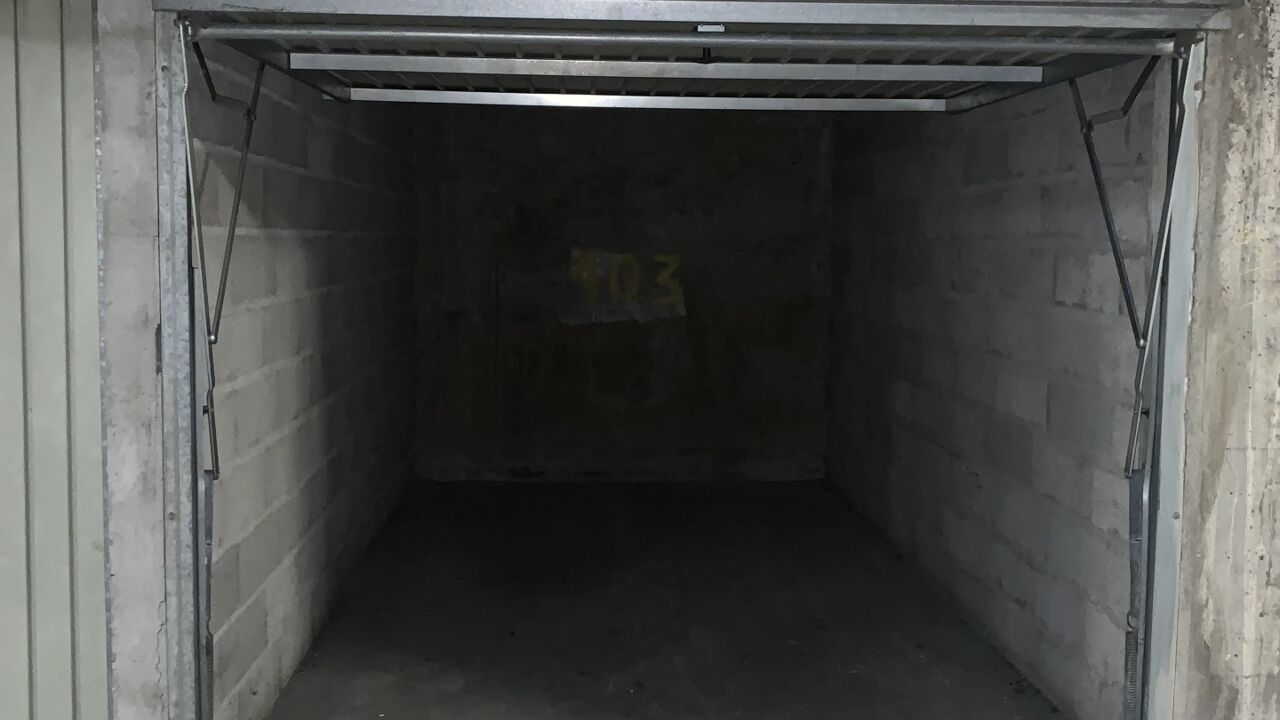 garage  pièces 11 m2 à vendre à Villejuif (94800)