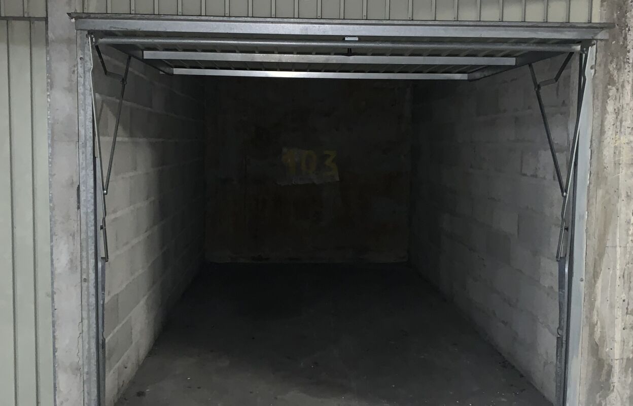 garage  pièces 11 m2 à vendre à Villejuif (94800)