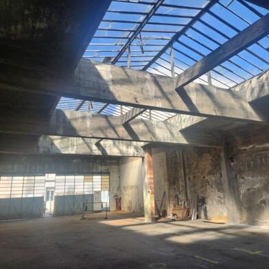 Local industriel  270000 €