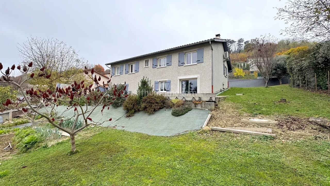 maison 8 pièces 210 m2 à vendre à Bourgoin-Jallieu (38300)