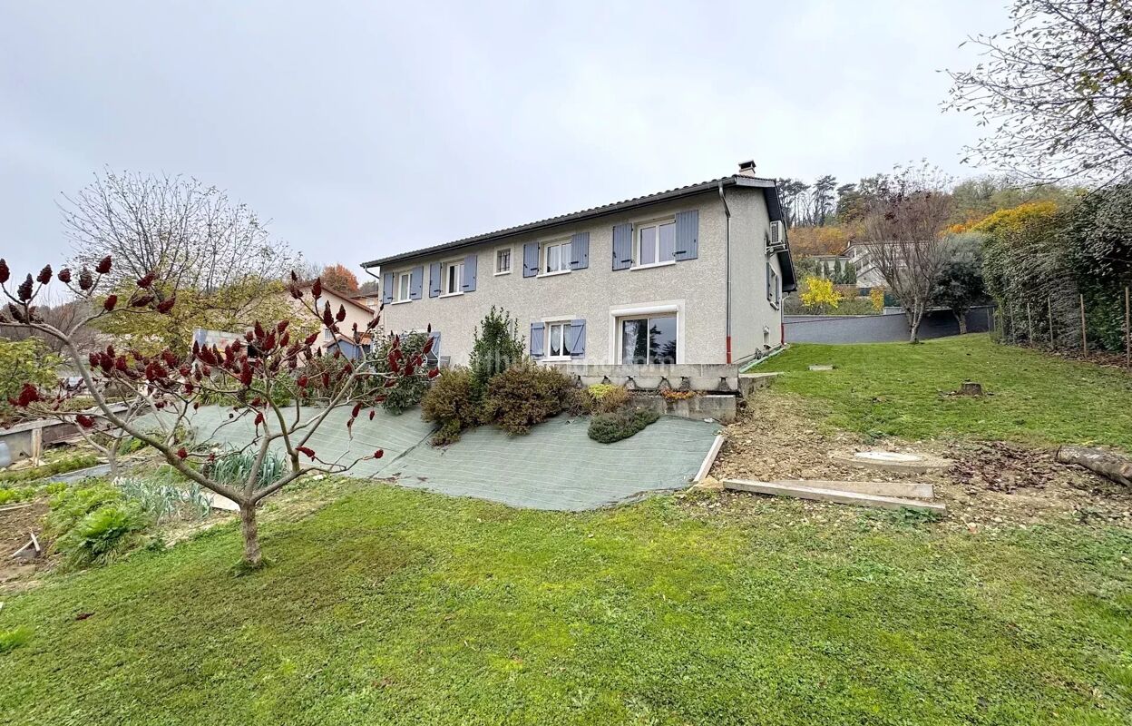 maison 8 pièces 210 m2 à vendre à Bourgoin-Jallieu (38300)