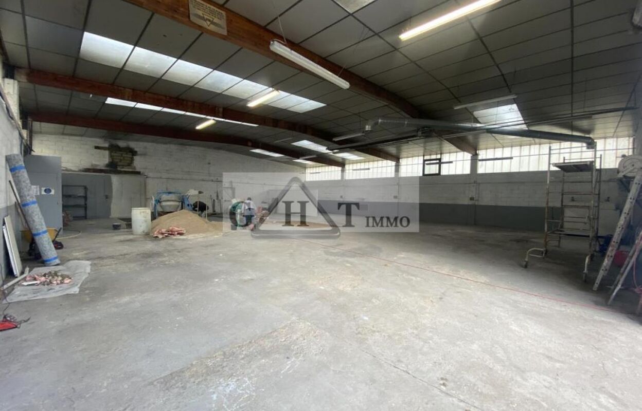 local industriel  pièces 700 m2 à vendre à Gretz-Armainvilliers (77220)