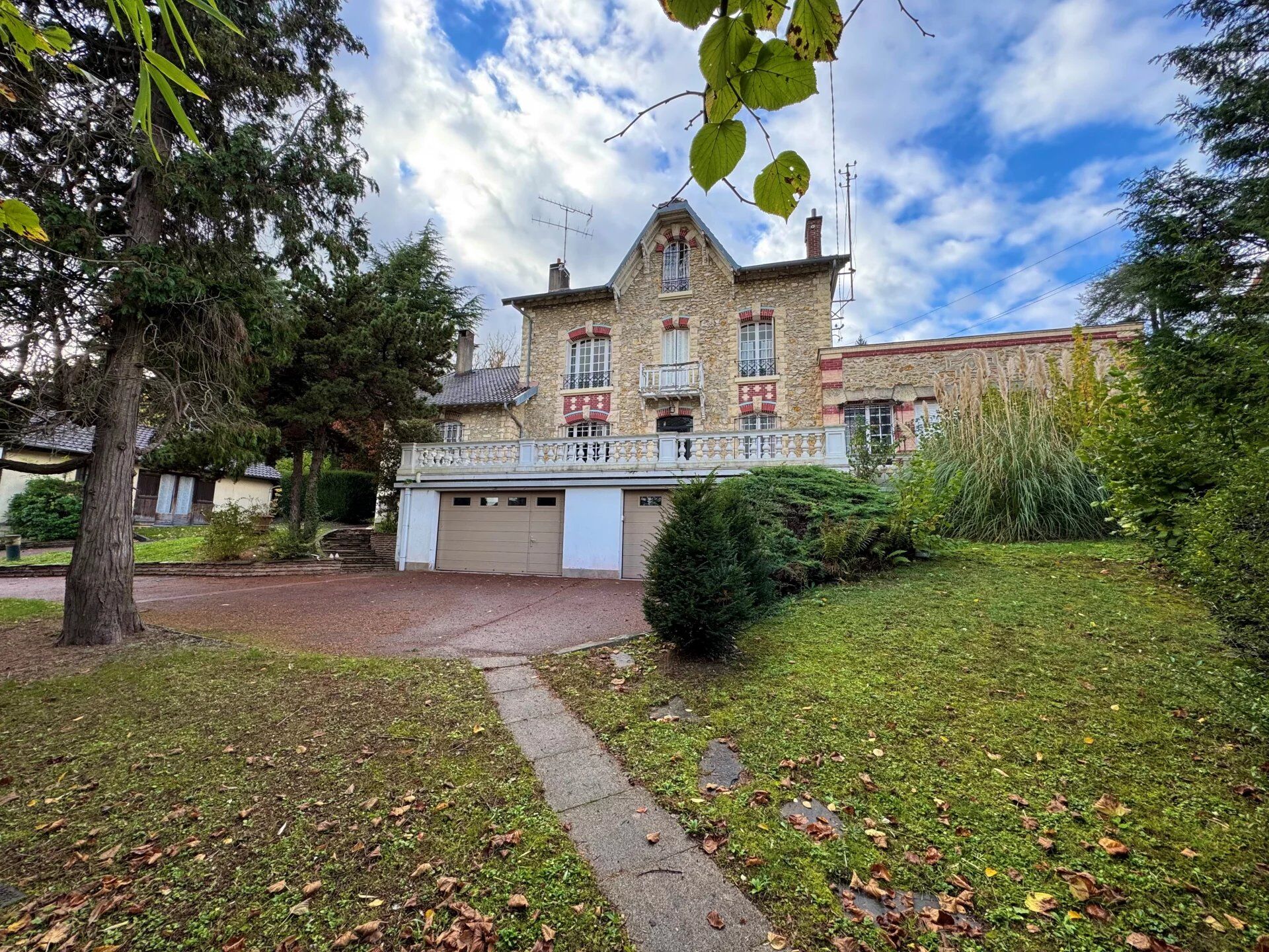 Maison 14 pièces 319 m² · à Parmain · 319 m² · 829 500 €
