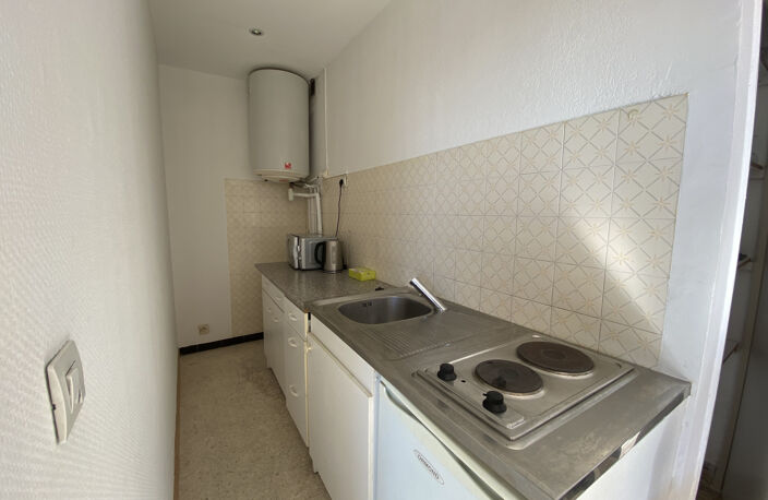 LUNEL - A LOUER - 2 PIECES MEUBLE DE 34M2 AVEC TERRASSE - 56 — photo 5
