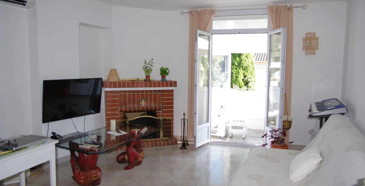 DRAGUIGNAN Centre Ville Super Appartement T3 rénové avec Loggia et cave. — photo 1