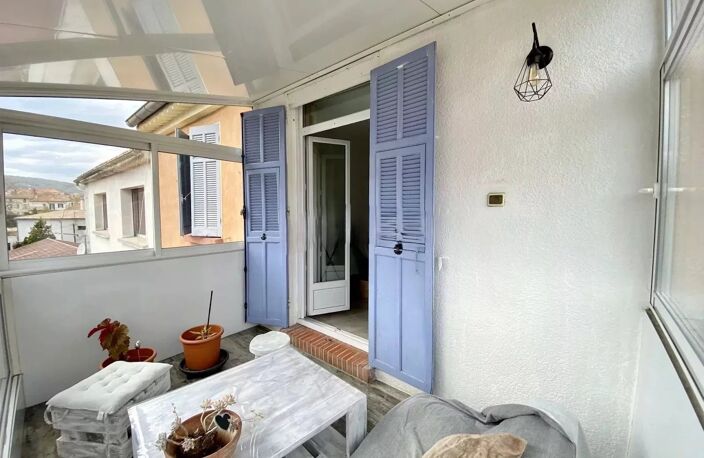 DRAGUIGNAN Centre Ville Super Appartement T3 rénové avec Loggia et cave. — photo 2