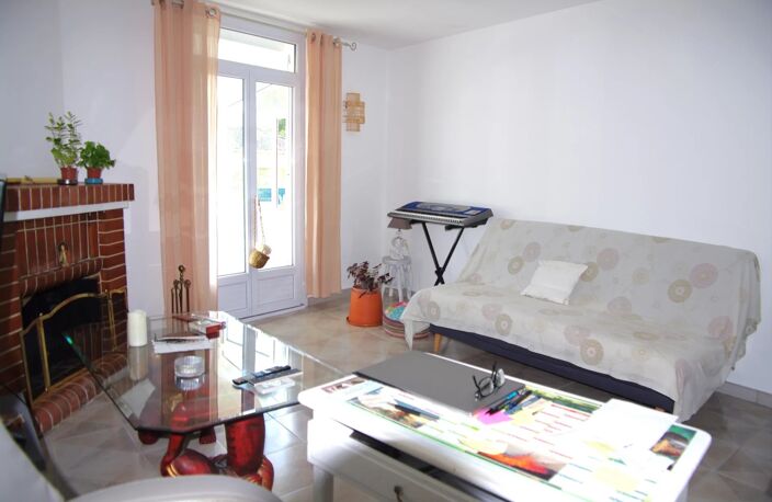 DRAGUIGNAN Centre Ville Super Appartement T3 rénové avec Loggia et cave. — photo 3