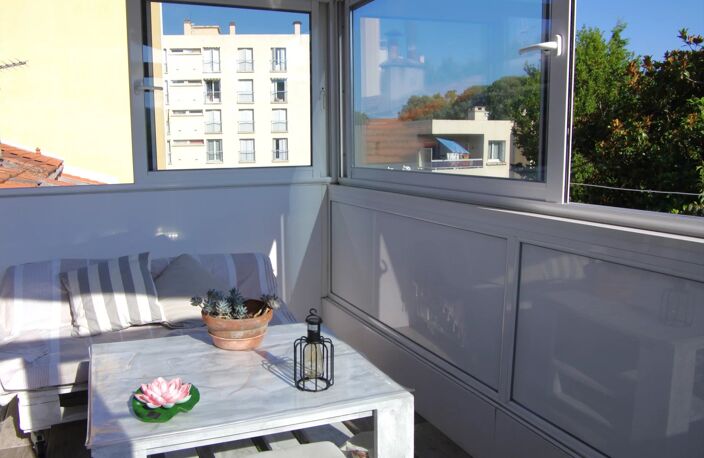 DRAGUIGNAN Centre Ville Super Appartement T3 rénové avec Loggia et cave. — photo 5