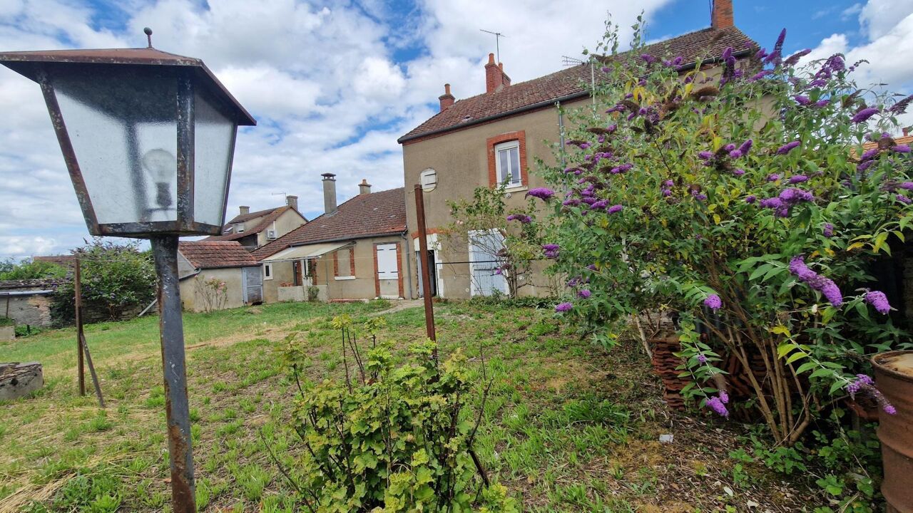 immeuble  pièces 218 m2 à vendre à Sancoins (18600)