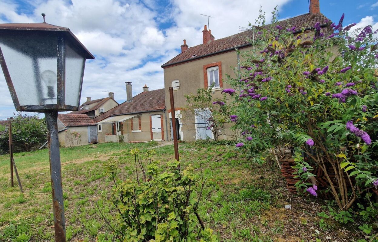 immeuble  pièces 218 m2 à vendre à Sancoins (18600)