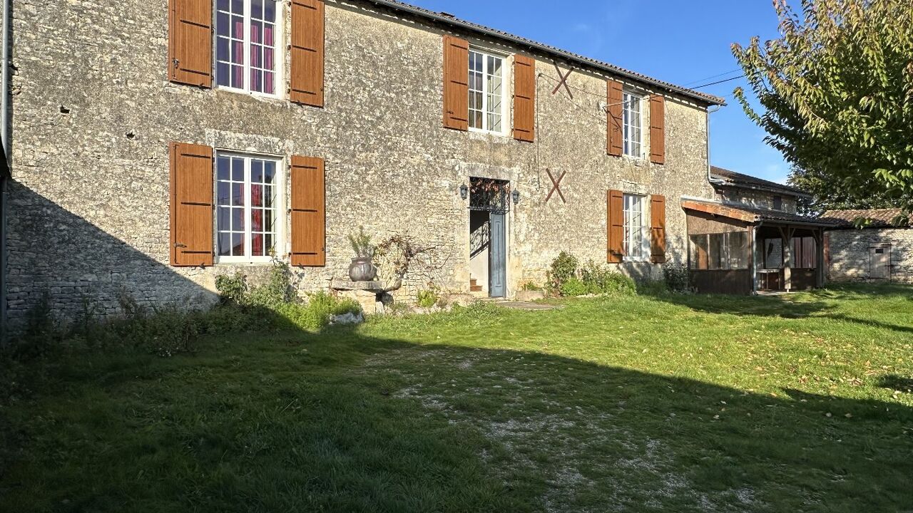 maison 8 pièces 210 m2 à vendre à Poursac (16700)