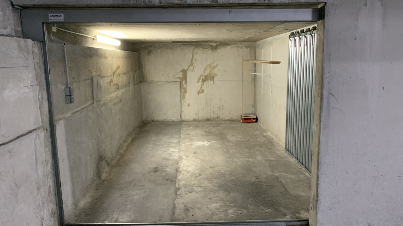 garage  pièces 15 m2 à louer à Nice (06000)