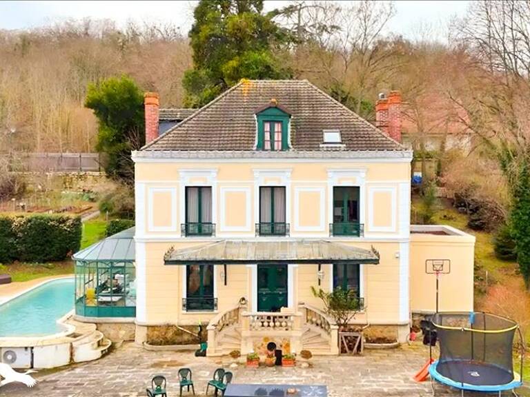 Villa de 13 pièces principales — photo 1