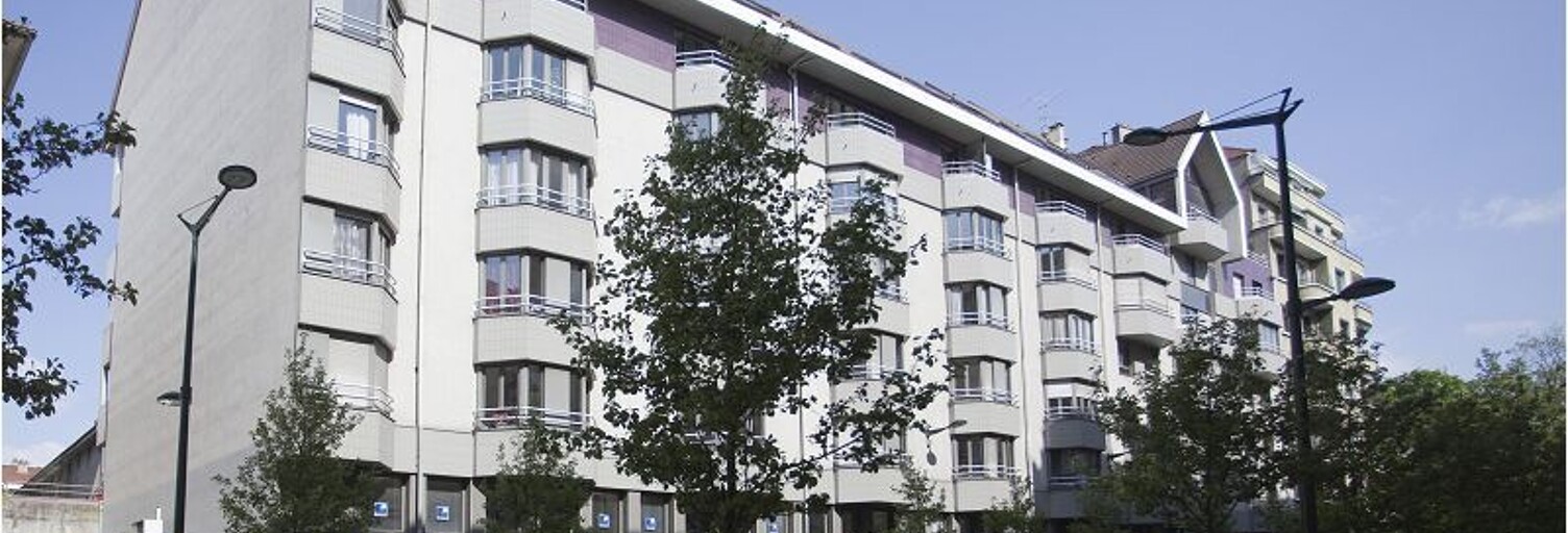 Garage   m² à louer à Annecy (74000)