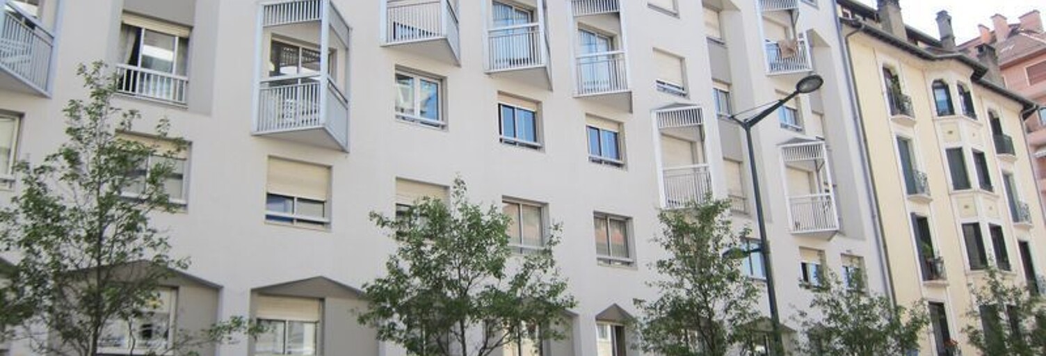 Garage   m² à louer à Annecy (74000)