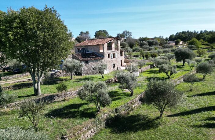 Ancien mas en pierre avec vue fantastique - FAYENCE — photo 3