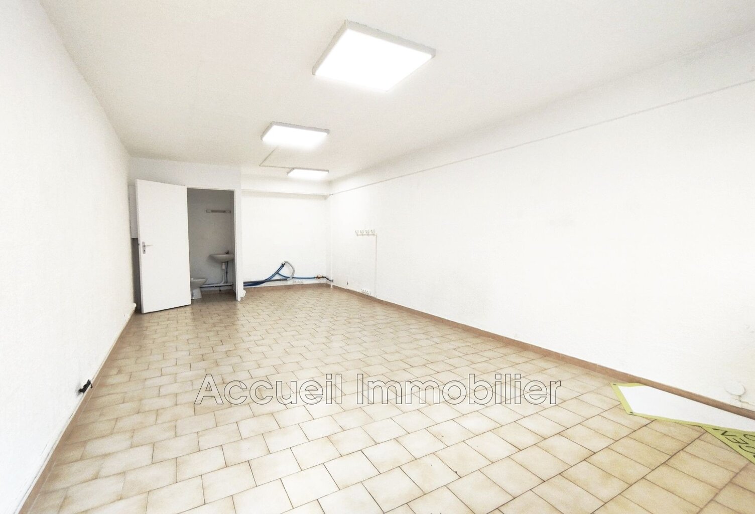 Murs commerciaux tous commerces d''environ 25 m².<BR>Bon état, to — photo 1