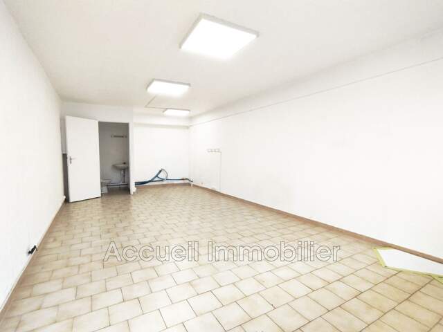 Murs commerciaux tous commerces d''environ 25 m².<BR>Bon état, to — photo du bien