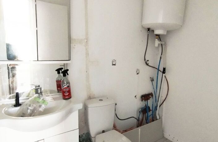 Murs commerciaux tous commerces d''environ 40 m².<BR>Étage aménag — photo 3