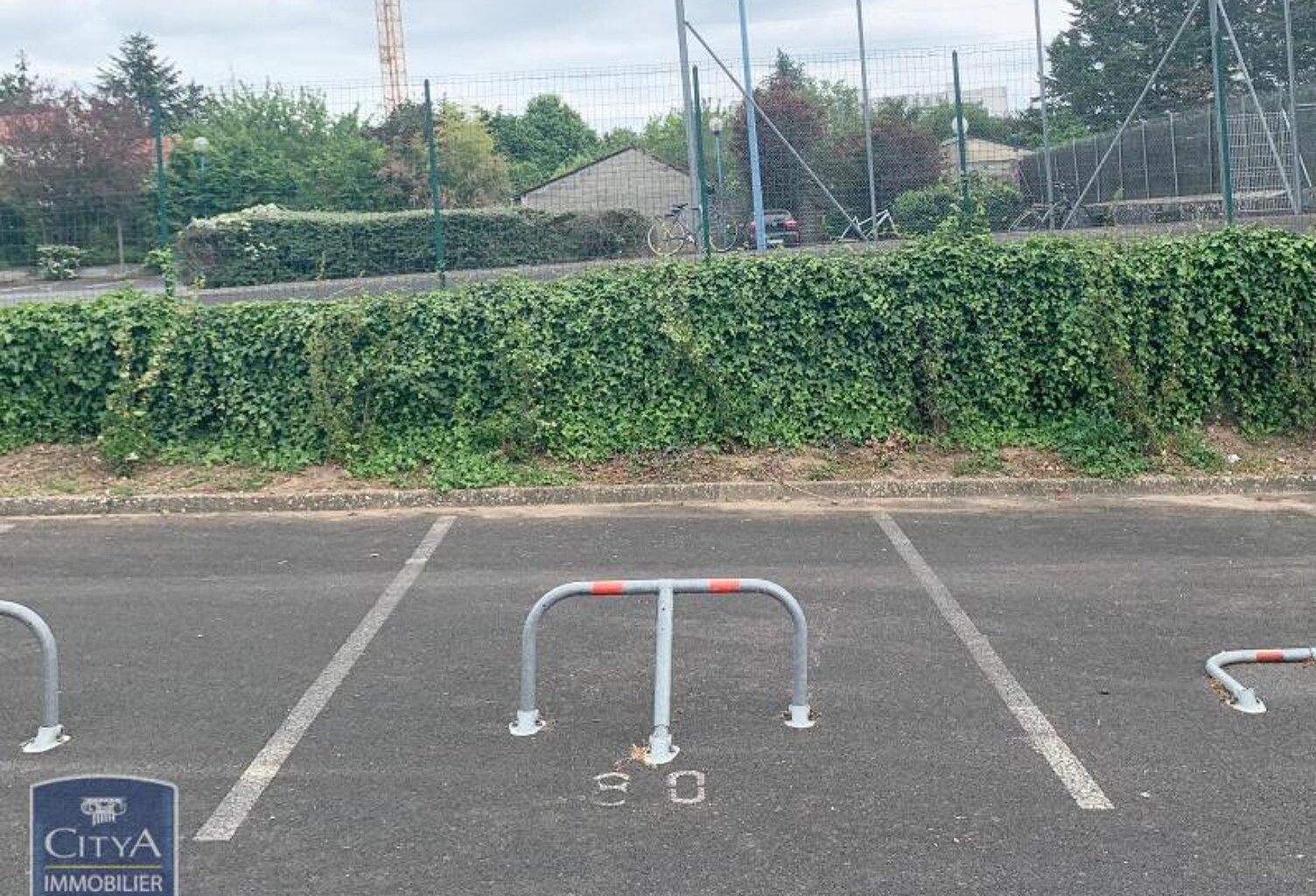 Location garage   à Joué-lès-Tours (37300) — photo 1