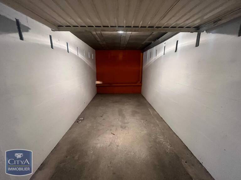 Garage   — photo 1