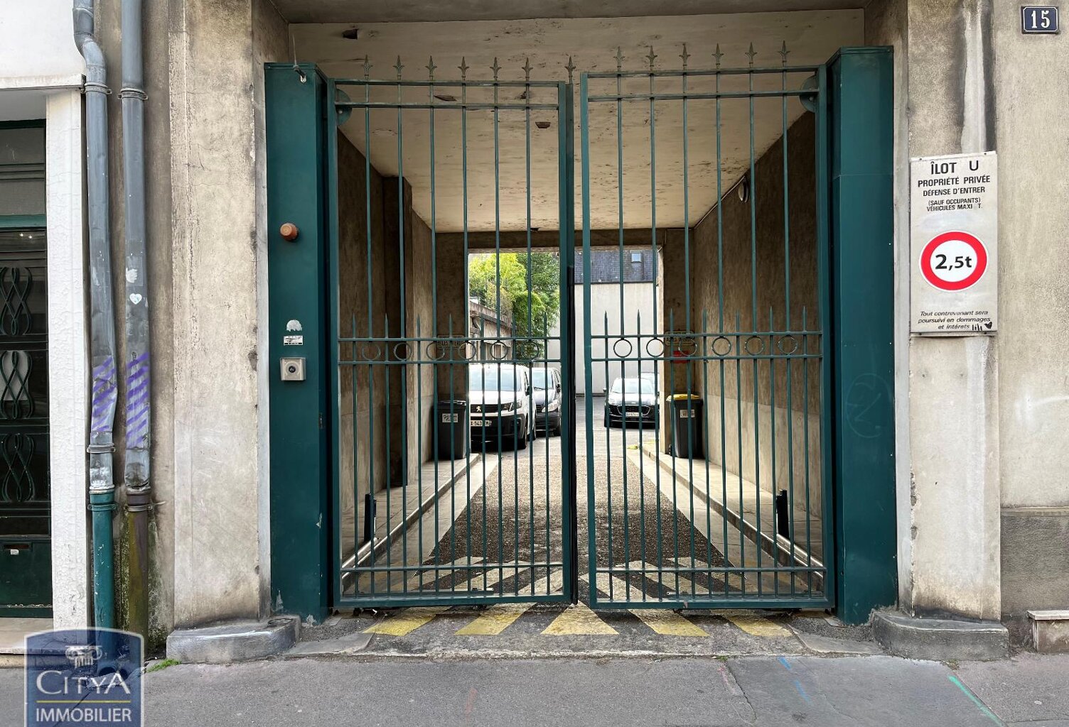 Location garage   à Tours (37000) — photo 1
