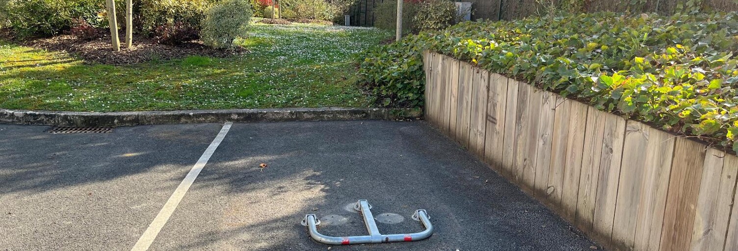 Garage   m² à louer à Saint-Cyr-sur-Loire (37540)