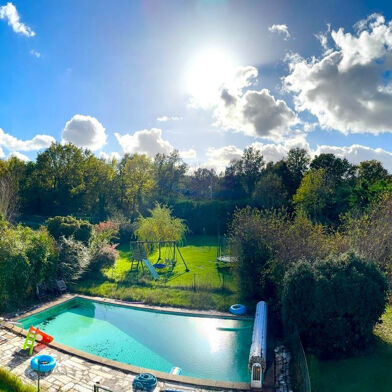 Maison 9 pièces 737690 €