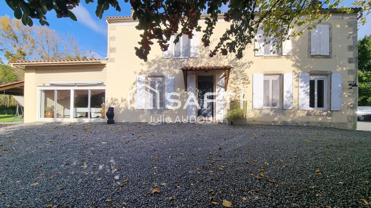 maison 7 pièces 226 m2 à vendre à Dœuil-sur-le-Mignon (17330)