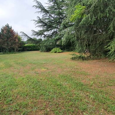 Terrain 810 m²