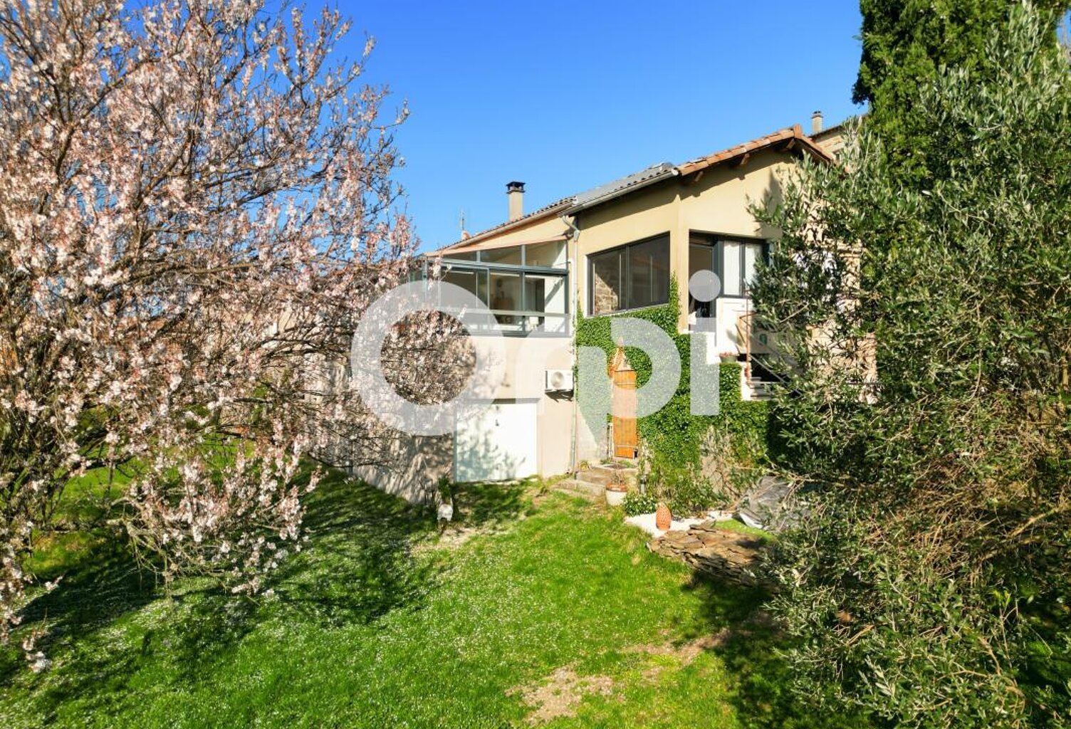 Maison en pierre avec terrain de 1560 m² — photo 1