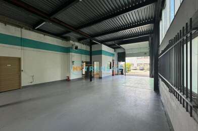 Local industriel  9225 €