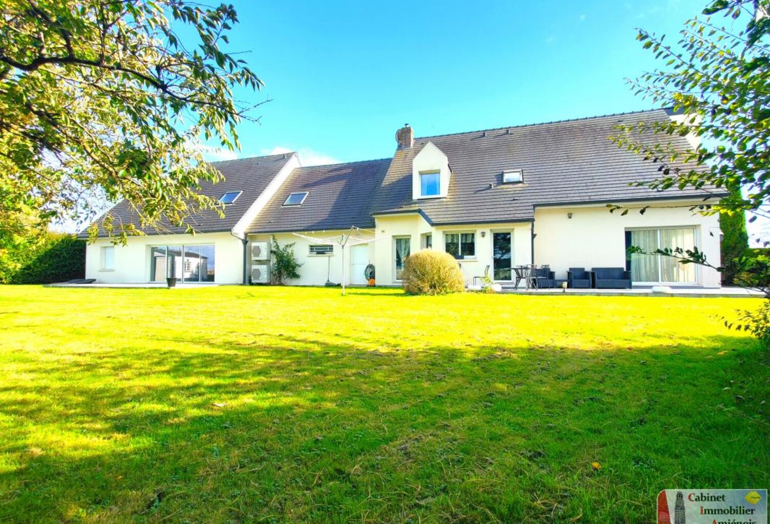 Flesselles : Double pavillon 330m2 avec 5 chambres, garages — photo 1