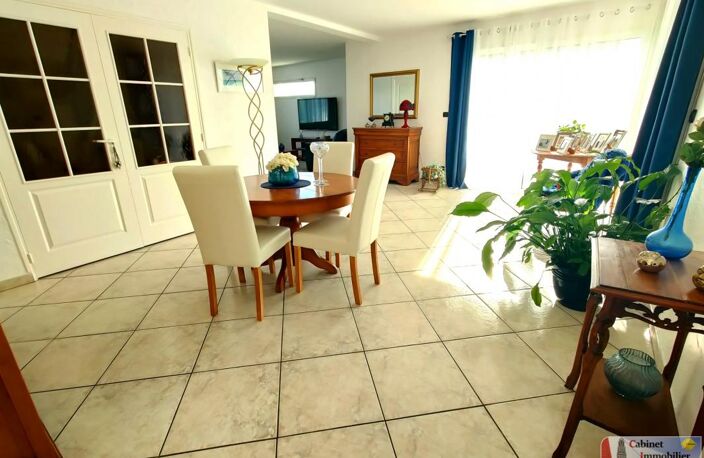 Flesselles : Double pavillon 330m2 avec 5 chambres, garages — photo 4
