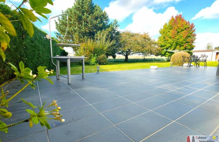 Flesselles : Double pavillon 330m2 avec 5 chambres, garages — photo 5